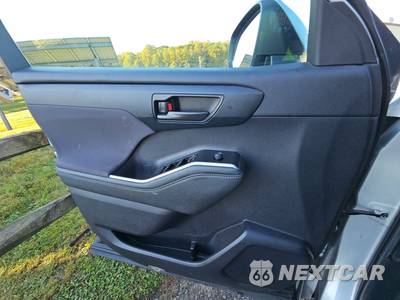 2023 Toyota Highlander LE - zdjęcie 9 z 26 - miniatura