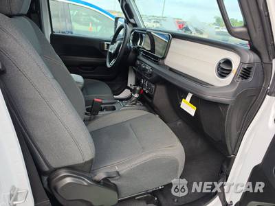 2026 Jeep Wrangler 4 Door Sahara - zdjęcie 8 z 19 - miniatura