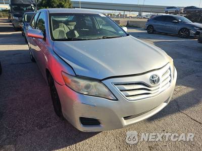 2011 Toyota Camry LE - zdjęcie 3 z 27 - miniatura