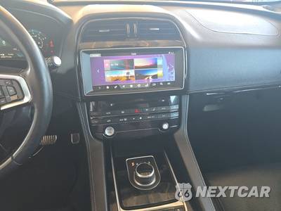 2017 Jaguar F-PACE R-Sport - zdjęcie 11 z 43 - miniatura