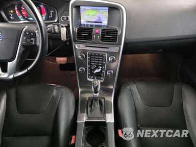 2015 Volvo XC60 T5 Platinum - zdjęcie 11 z 40 - miniatura