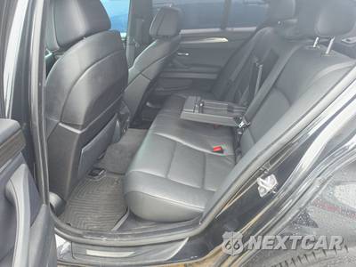 2012 BMW 5 Series Sedan 550i - zdjęcie 13 z 37 - miniatura
