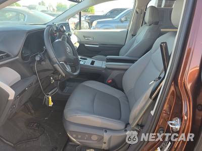 2021 Toyota Sienna XLE 8-Passenger 120.5" WB - zdjęcie 7 z 32 - miniatura