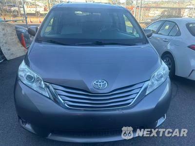 2015 Toyota Sienna XLE 8-Passenger 119.3" WB - zdjęcie 1 z 45 - miniatura