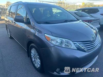 2015 Toyota Sienna XLE 8-Passenger 119.3" WB - zdjęcie 2 z 45 - miniatura