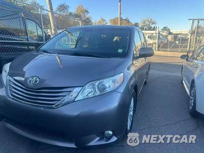 2015 Toyota Sienna XLE 8-Passenger 119.3" WB - zdjęcie 3 z 45 - miniatura