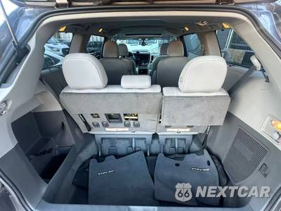 2015 Toyota Sienna XLE 8-Passenger 119.3" WB - zdjęcie 20 z 45 - miniatura