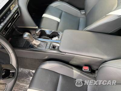 2025 Toyota Camry SE - zdjęcie 34 z 39 - miniatura