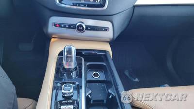 2016 Volvo XC90 Plug-In Hybrid T8 Momentum - zdjęcie 24 z 27 - miniatura
