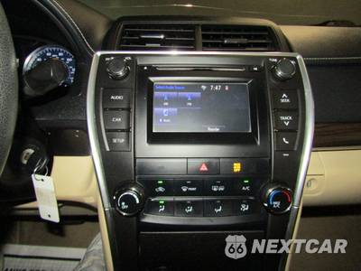 2017 Toyota Camry LE - zdjęcie 12 z 19 - miniatura