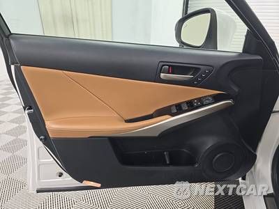 2020 Lexus IS 300 - zdjęcie 9 z 30 - miniatura