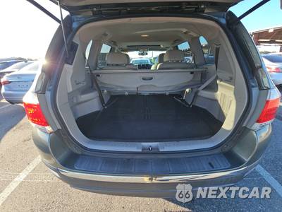 2013 Toyota Highlander SE - zdjęcie 16 z 27 - miniatura