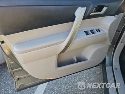 2013 Toyota Highlander SE - zdjęcie 9 z 27 - miniatura