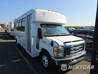 2012 Ford Super Duty E-450 Cutaway DRW - zdjęcie 3 z 19 - miniatura