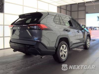 2022 Toyota RAV4 LE - zdjęcie 4 z 40 - miniatura