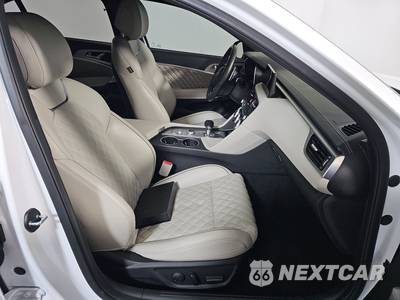 2023 Genesis G70 3.3T Standard - zdjęcie 8 z 21 - miniatura