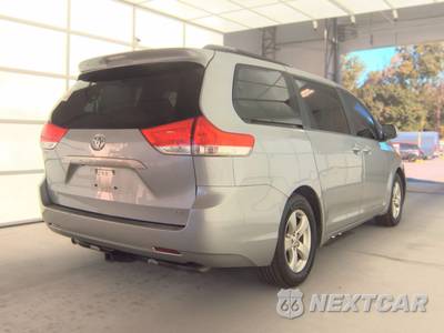 2013 Toyota Sienna LE 8-Passenger 119.3" WB - zdjęcie 4 z 34 - miniatura