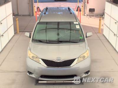 2013 Toyota Sienna LE 8-Passenger 119.3" WB - zdjęcie 2 z 34 - miniatura