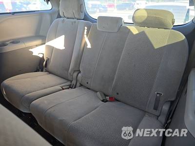 2013 Toyota Sienna LE 8-Passenger 119.3" WB - zdjęcie 14 z 34 - miniatura