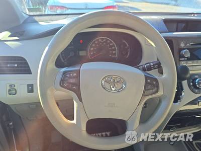 2013 Toyota Sienna LE 8-Passenger 119.3" WB - zdjęcie 10 z 34 - miniatura