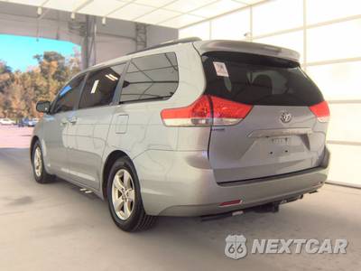2013 Toyota Sienna LE 8-Passenger 119.3" WB - zdjęcie 6 z 34 - miniatura