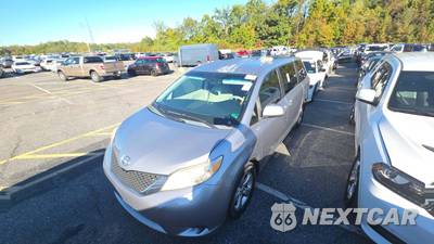 2013 Toyota Sienna LE 8-Passenger 119.3" WB - zdjęcie 26 z 34 - miniatura