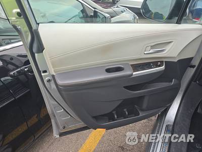 2022 Toyota Sienna XLE 8-Passenger 120.5" WB - zdjęcie 9 z 29 - miniatura