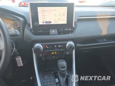 2025 Toyota RAV4 LE - zdjęcie 11 z 18 - miniatura