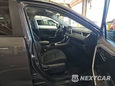 2025 Toyota RAV4 LE - zdjęcie 8 z 35 - miniatura