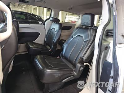 2024 Chrysler Pacifica Touring L 121.6" WB - zdjęcie 14 z 29 - miniatura