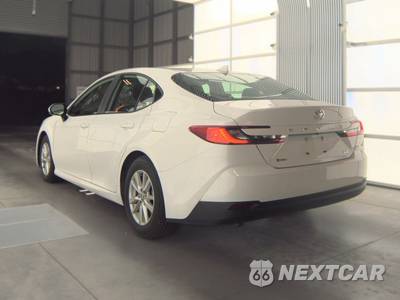 2025 Toyota Camry LE - zdjęcie 6 z 33 - miniatura