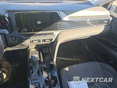 2025 Toyota Camry LE - zdjęcie 11 z 33 - miniatura