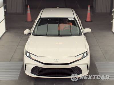 2025 Toyota Camry LE - zdjęcie 2 z 33 - miniatura