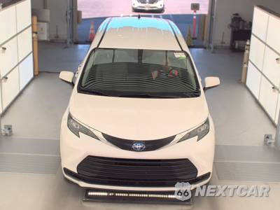 2025 Toyota Sienna LE 8-Passenger 120.5" WB - zdjęcie 2 z 37 - miniatura