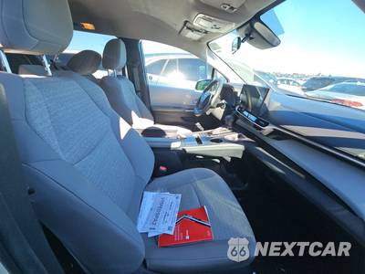 2025 Toyota Sienna LE 8-Passenger 120.5" WB - zdjęcie 8 z 37 - miniatura