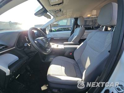 2025 Toyota Sienna LE 8-Passenger 120.5" WB - zdjęcie 7 z 37 - miniatura