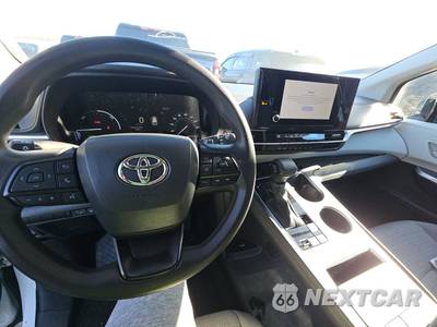 2025 Toyota Sienna LE 8-Passenger 120.5" WB - zdjęcie 11 z 37 - miniatura