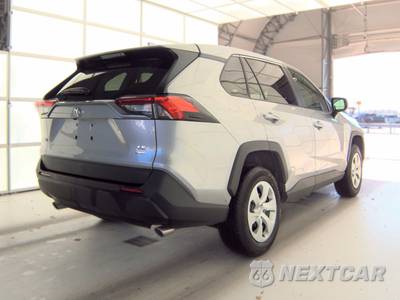 2025 Toyota RAV4 LE - zdjęcie 4 z 34 - miniatura