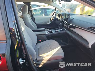 2025 Toyota Sienna LE 8-Passenger 120.5" WB - zdjęcie 8 z 37 - miniatura