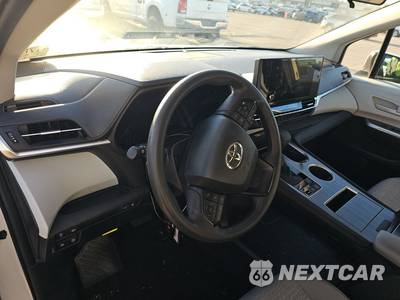 2025 Toyota Sienna LE 8-Passenger 120.5" WB - zdjęcie 11 z 29 - miniatura