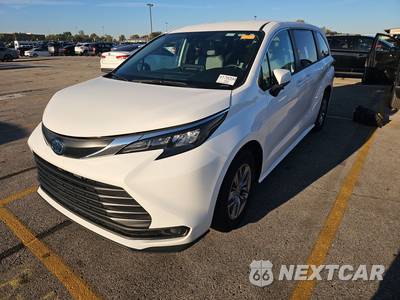 2025 Toyota Sienna LE 8-Passenger 120.5" WB