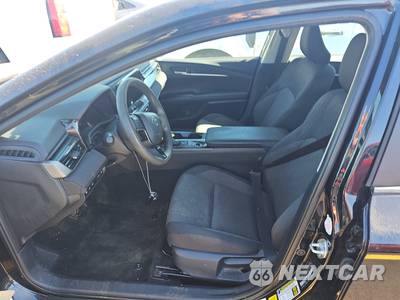 2025 Toyota Camry LE - zdjęcie 7 z 36 - miniatura
