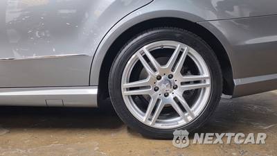 2010 Mercedes-Benz E 350 Sedan - zdjęcie 35 z 134 - miniatura