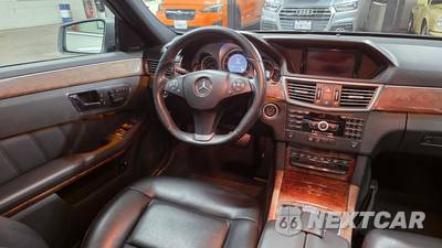 2010 Mercedes-Benz E 350 Sedan - zdjęcie 51 z 134 - miniatura
