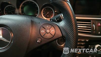 2010 Mercedes-Benz E 350 Sedan - zdjęcie 71 z 134 - miniatura