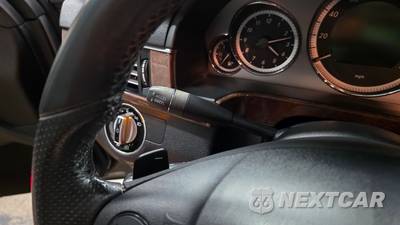 2010 Mercedes-Benz E 350 Sedan - zdjęcie 72 z 134 - miniatura