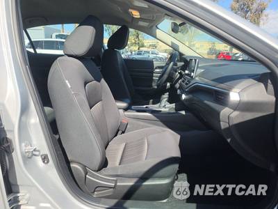 2025 Nissan Altima SV - zdjęcie 8 z 30 - miniatura