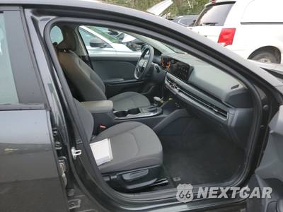 2025 Kia K4 LXS - zdjęcie 8 z 33 - miniatura