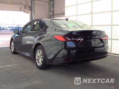 2025 Toyota Camry LE - zdjęcie 6 z 31 - miniatura