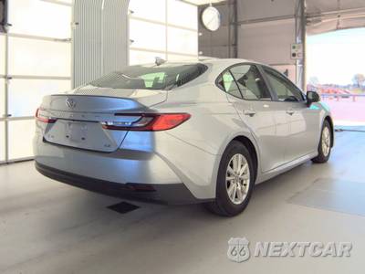2025 Toyota Camry LE - zdjęcie 4 z 18 - miniatura